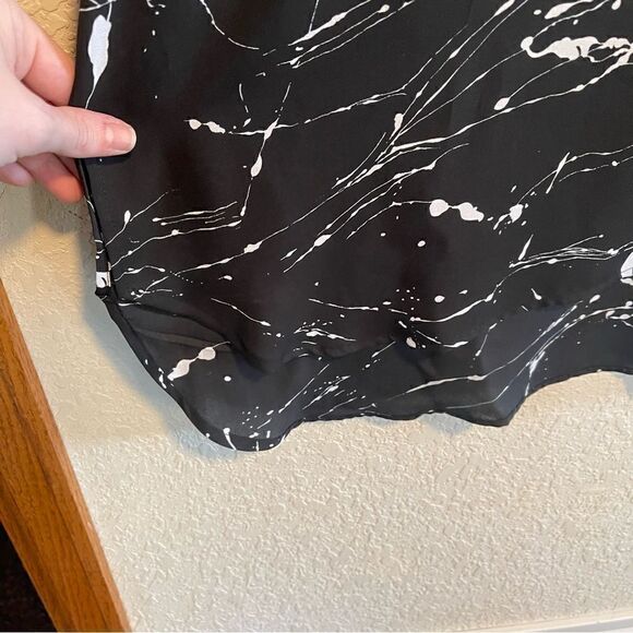 Boutique- Plus Size Black and White Marble Vein Paint Splatter Look Blouse, 2X - Picture 8 of 10